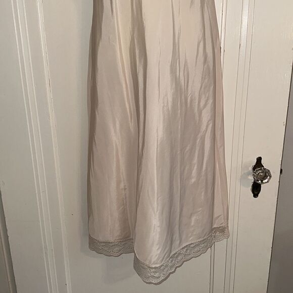 Vintage Corhan Noumair off white/cream nylon full slip with lace neckline &‎ hem - Picture 3 of 8